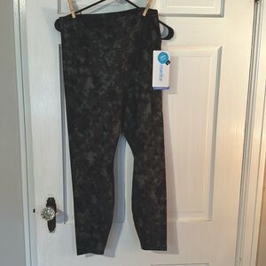 Marika Contender Luxe Ankle Leggings; green/Black; Size medium